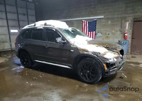 2011 BMW X5 xDrive35I z USA, uszkodzony, nr VIN 5UXZV4C51BL416601